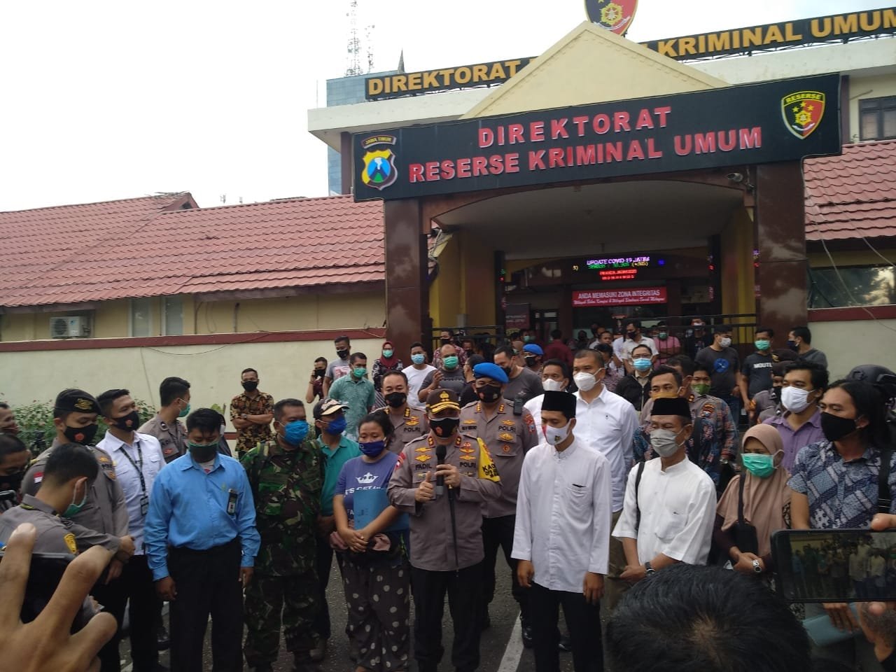 Aksi Damai Bersama Polrestabes Surabaya